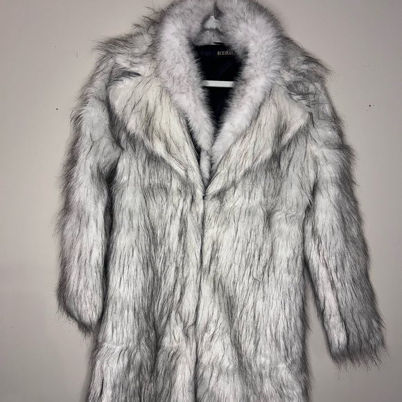 Jackets & Blazers - Fashion/costume fur coat